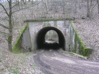 Nordseite der Unterführung Sinnebach an der Kanonenbahn im Wehretal zwischen Bischhausen und Waldkappel (Foto: N. N.)