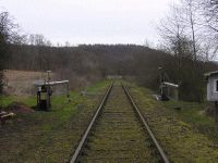 Blick über die ehemalige Anrufschranke der Kanonenbahn von Waldkappel nach Bischhausen (Foto: N. N.)