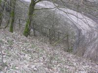 Blick vom Bahndamm der Kanonenbahn auf die Dasbachbrücke zwischen Waldkappel und Bischhausen (Foto: Lothar Brill)