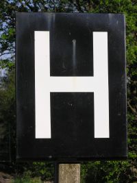 H-Tafel in DR-Ausführung am Draisinenbahnhof bei km 58,9 an der Kanonenbahn im Wehretal zwischen Bischhausen und Waldkappel (Foto: N. N.)