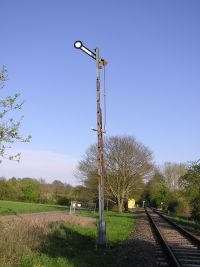 Rückansicht des Signals am Draisinenbahnhof an der Kanonenbahn im Wehretal zwischen Bischhausen und Waldkappel (Foto: N. N.)