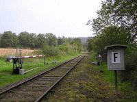 Schranke zwischen Sinnebach und Hegenhausen an der Kanonenbahn im Wehretal zwischen Bischhausen und Waldkappel (Foto: N. N.)