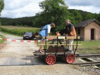 Bahnübergangsicherung in der Bauphase während den ersten Draisinenfahrten am 24.07.2010 (Foto: VES-Bahn e.V.)