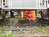 Vorbereitung zum Drehen der Draisine auf der Kanonenbahn am Streckenende in Waldkappel (Foto: VES-Bahn e.V.)