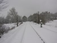 Blick zur Schranke und zum Bahnwärterhaus im Fohntal an der Kanonenbahn im Wehretal zwischen Bischhausen und Waldkappel (Foto: N. N.)