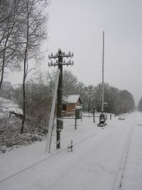 Blick über die fernbediente Schranke der Kanonenbahn von Waldkappel nach Bischhausen (Foto: N. N.)