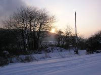 Sonnenuntergang über der imaginären Schranke vor dem ehemaligen Vorsignal des Bahnhofs Waldkappel an der Kanonenbahn (Foto: N. N.)