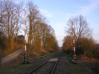 Schranke am Kromberg in km 59,460 ist vor der Durchfahrt der Draisinen im Wehretal noch geöffnet (Foto: N. N.)