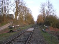 Schranke am Kromberg in km 59,460 ist vor der Durchfahrt der Draisinen im Wehretal geschlossen (Foto: N. N.)