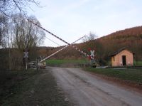 Pfontal-Schranke wird vor der Überquerung einer Draisine im Wehretal geschlossen (Foto: N. N.)