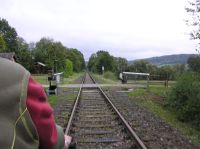 Testfahrt an Schranke in Fohntal mit Fahrraddraisine von ZWINGMANN  Stahl-und Metallbau aus Worbis auf der Kanonenbahn im Wehretal zwischen Bischhausen und Waldkappel (Foto: N. N.)